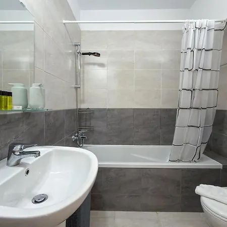 דירה Family With Pool Sleeps 6 פאראלימני
