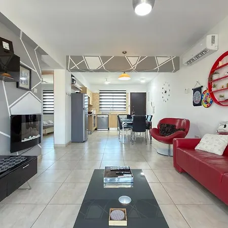 Family With Pool Sleeps 6 *