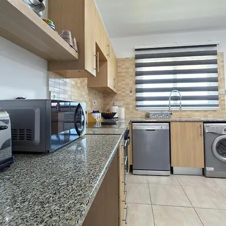 Family With Pool Sleeps 6 דירה *