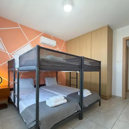Family With Pool Sleeps 6